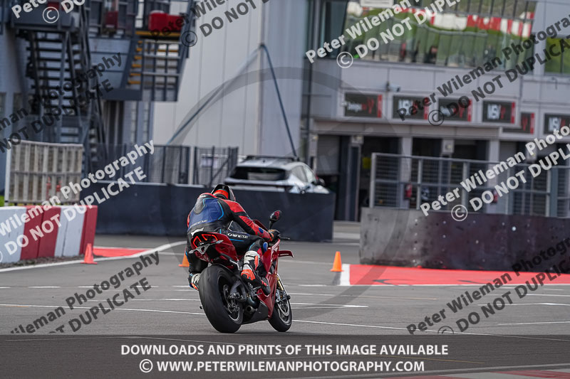 donington no limits trackday;donington park photographs;donington trackday photographs;no limits trackdays;peter wileman photography;trackday digital images;trackday photos